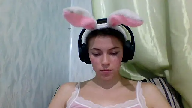 CutieAnny online show from 09.15.25