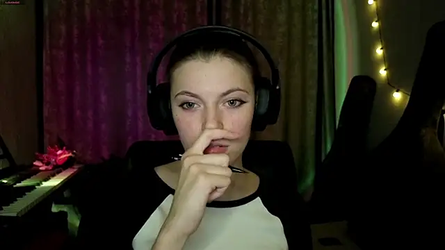 CutieAnny online show from 03.25.26