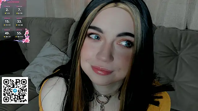 Snapshot of EvaBlimey chatting on 10.03.25 EvaBlimey online show from 10.03.25