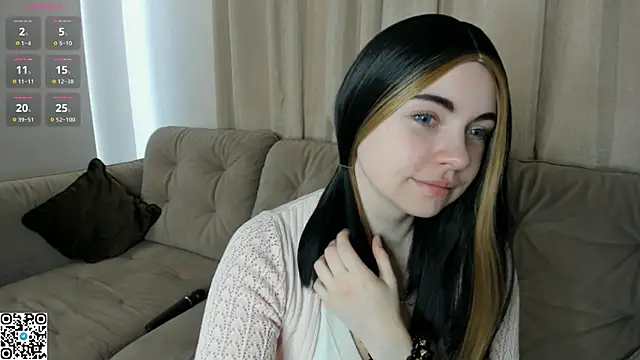 Snapshot of EvaBlimey chatting on 10.10.25 EvaBlimey online show from 10.10.25