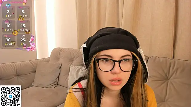 Snapshot of EvaBlimey chatting on 10.30.25 EvaBlimey online show from 10.30.25