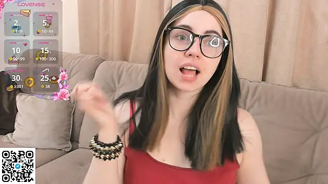 Snapshot of EvaBlimey chatting on 11.07.25 EvaBlimey online show from 11.07.25