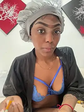 Snapshot of zaracollins01 chatting on 09.19.25 zaracollins01 online show from 09.19.25