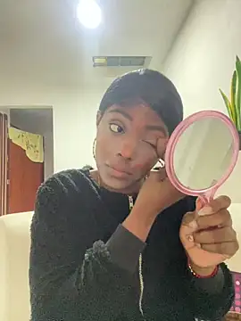 Snapshot of zaracollins01 chatting on 09.20.25 zaracollins01 online show from 09.20.25