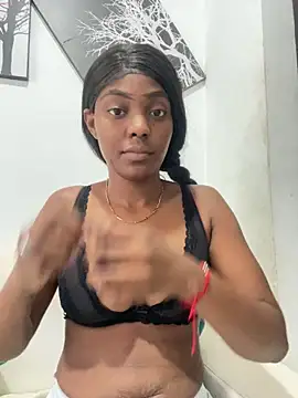 Snapshot of zaracollins01 chatting on 09.25.25 zaracollins01 online show from 09.25.25