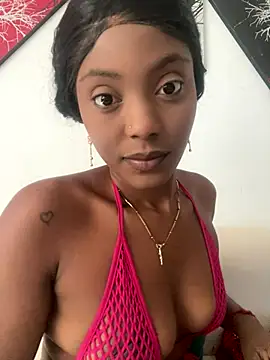 Snapshot of zaracollins01 chatting on 09.29.25 zaracollins01 online show from 09.29.25