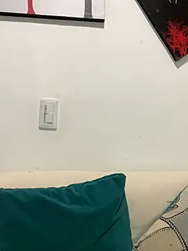 Snapshot of zaracollins01 chatting on 09.30.25 zaracollins01 online show from 09.30.25