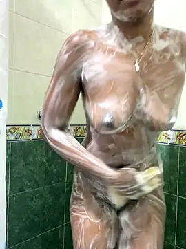 Snapshot of zaracollins01 chatting on 10.11.25 zaracollins01 online show from 10.11.25