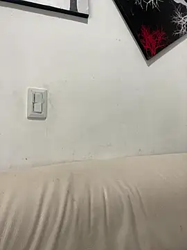 Snapshot of zaracollins01 chatting on 10.22.25 zaracollins01 online show from 10.22.25