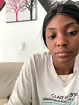 Snapshot of zaracollins01 chatting on 10.23.25 zaracollins01 online show from 10.23.25