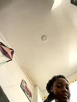 Snapshot of zaracollins01 chatting on 11.01.25 zaracollins01 online show from 11.01.25