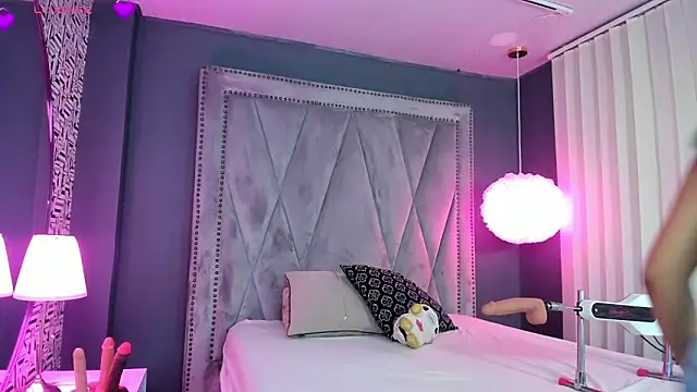 Snapshot of Manelyk_evanss_ chatting on 02.14.26 Manelyk evanss online show from 02.14.26