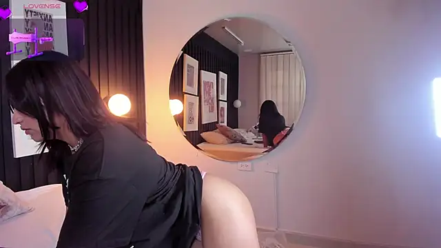 Snapshot of Manelyk_evanss_ chatting on 02.15.26 Manelyk evanss online show from 02.15.26