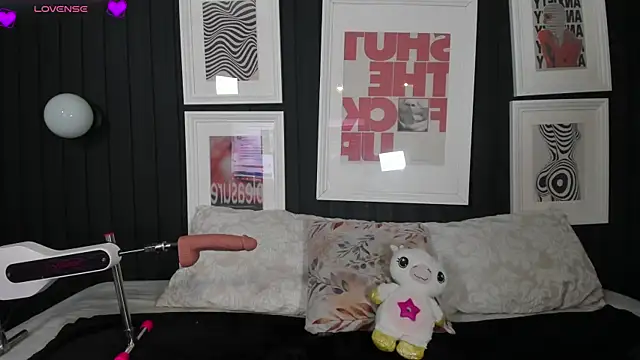 Snapshot of Manelyk_evanss_ chatting on 02.16.26 Manelyk evanss online show from 02.16.26