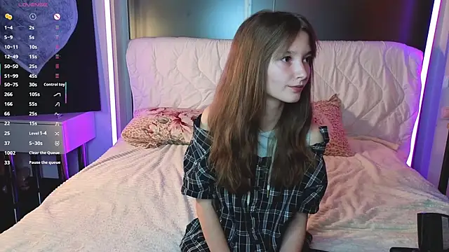 Snapshot of DongMolt chatting on 09.18.25 DongMolt online show from 09.18.25