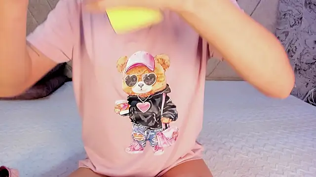 Snapshot of violet_77711 chatting on 10.21.25 violet 77711 online show from 10.21.25