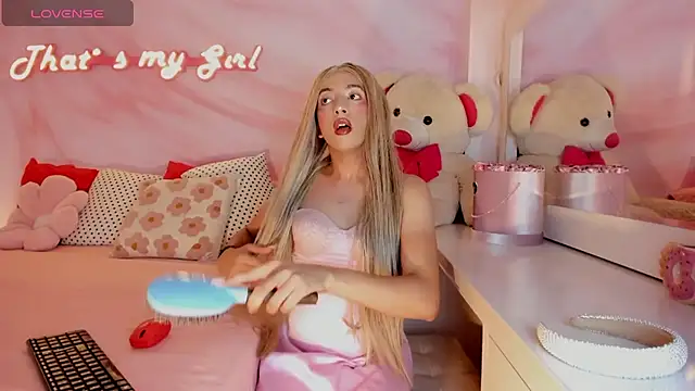 Isabella glam online show from 10.13.25