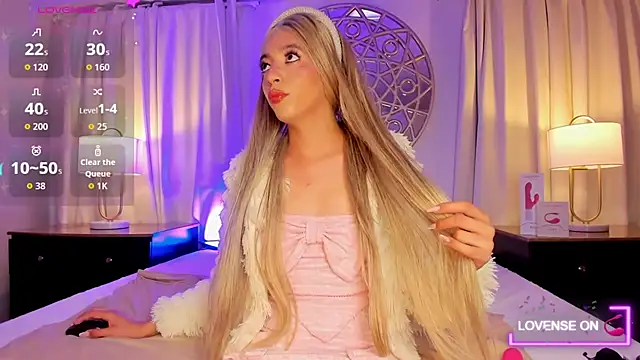 Isabella glam online show from 10.28.25