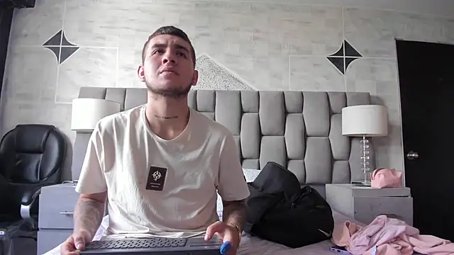 AresAndGabby online show from 09.24.25