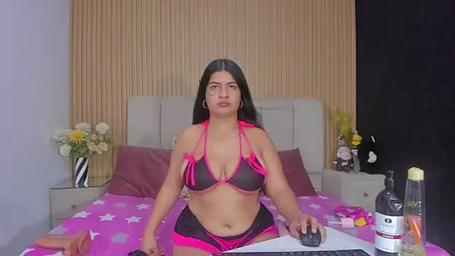 ZoeeGuzman online show from 11.12.25