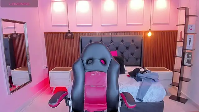 Snapshot of ladymercury1 chatting on 10.08.25 ladymercury1 online show from 10.08.25