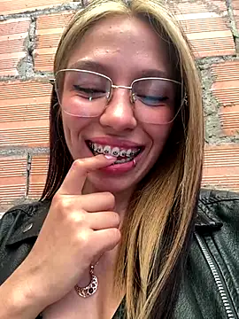 yourrmuse online show from 09.21.25