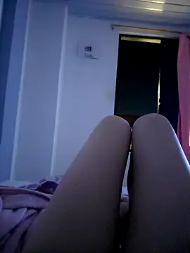 Snapshot of ahinoaquintero chatting on 10.21.25 ahinoaquintero online show from 10.21.25