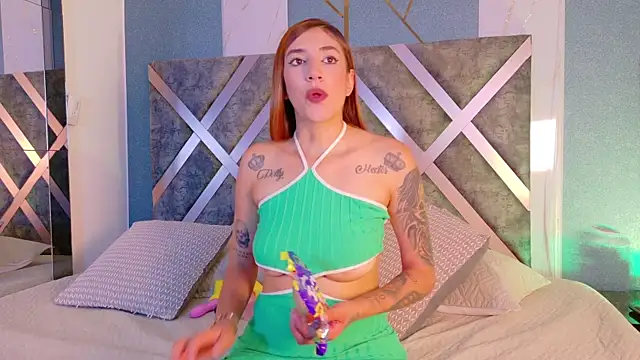 Snapshot of AteneaCox chatting on 10.15.25 AteneaCox online show from 10.15.25