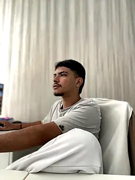 Snapshot of Snowlann chatting on 09.29.25 Snowlann online show from 09.29.25