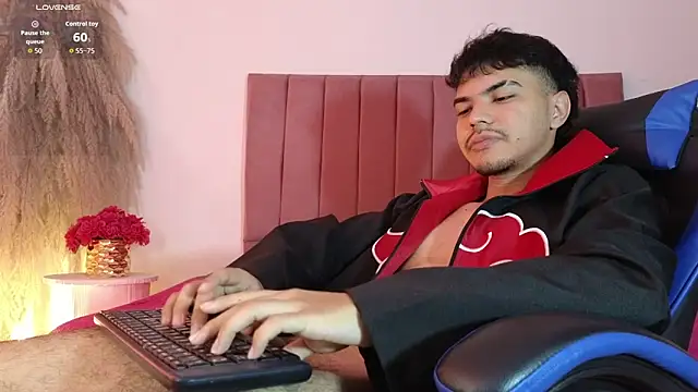 Snapshot of Snowlann chatting on 10.28.25 Snowlann online show from 10.28.25