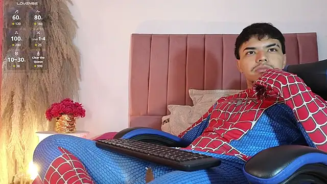 Snapshot of Snowlann chatting on 10.29.25 Snowlann online show from 10.29.25