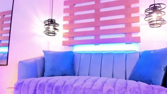 ArianaSantana online show from 10.18.25