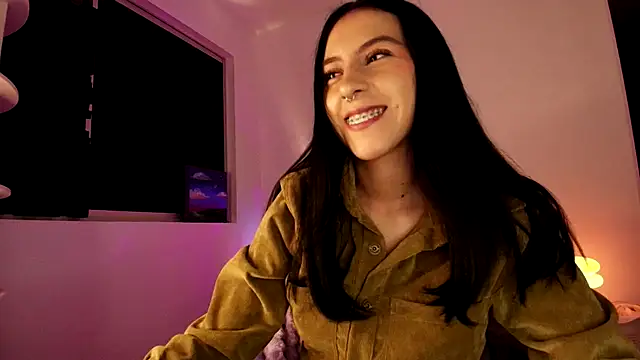 Snapshot of violethun_ chatting on 10.15.25 violethun  online show from 10.15.25