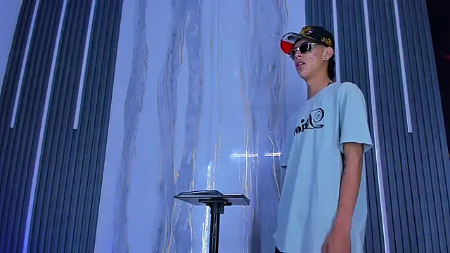 Snapshot of Dante_Brown1_ chatting on 10.09.25 Dante Brown1 online show from 10.09.25