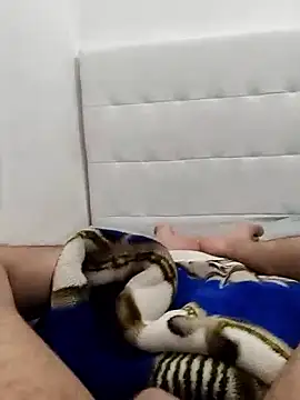 Snapshot of Yazaza1999 chatting on 10.18.25 Yazaza1999 online show from 10.18.25