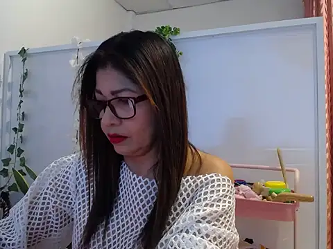 Snapshot of Manuela_lara_ chatting on 10.10.25 Manuela lara  online show from 10.10.25