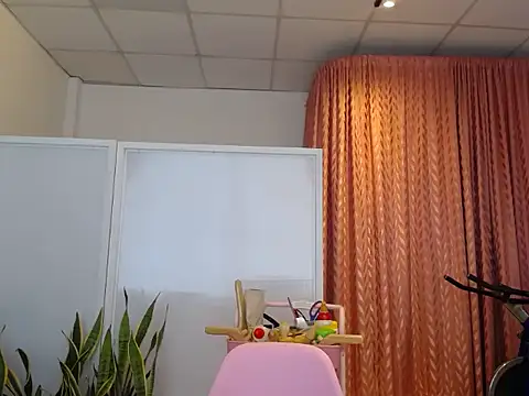 Snapshot of Manuela_lara_ chatting on 10.23.25 Manuela lara  online show from 10.23.25