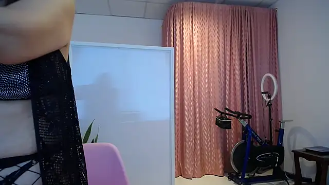 Manuela lara  online show from 11.21.25