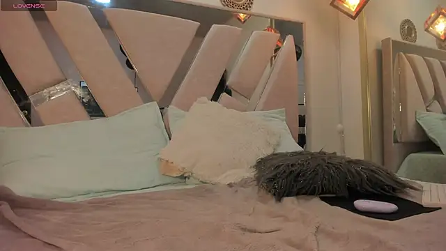 Snapshot of i_Carolinee chatting on 10.01.25 i Carolinee online show from 10.01.25