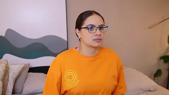 Tayler Kim online show from 10.10.25