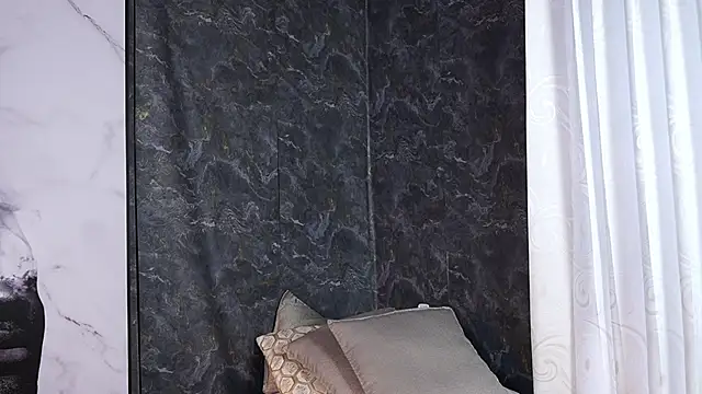 Tayler Kim online show from 10.15.25