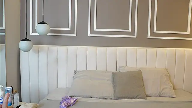 Tayler Kim online show from 11.14.25