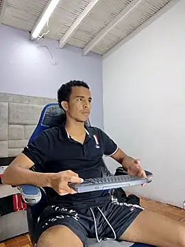 Snapshot of aston_xvera chatting on 09.09.25 aston xvera online show from 09.09.25