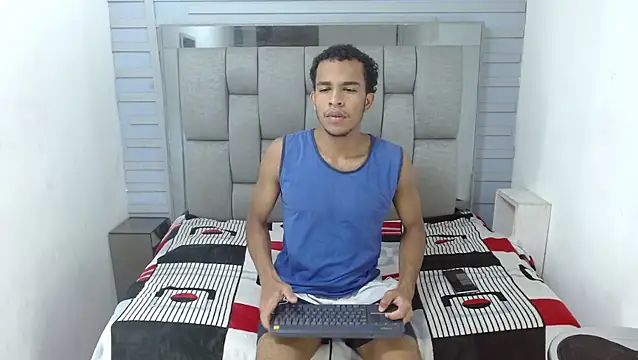 Snapshot of aston_xvera chatting on 09.09.25 aston xvera online show from 09.09.25
