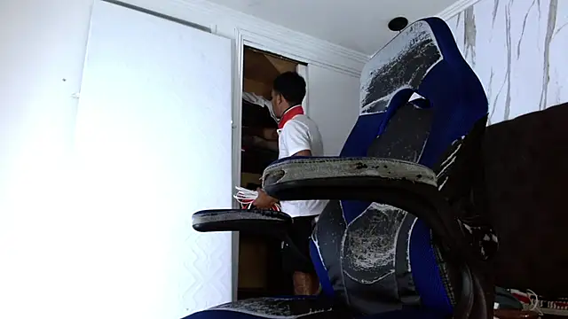 aston xvera online show from 10.17.25