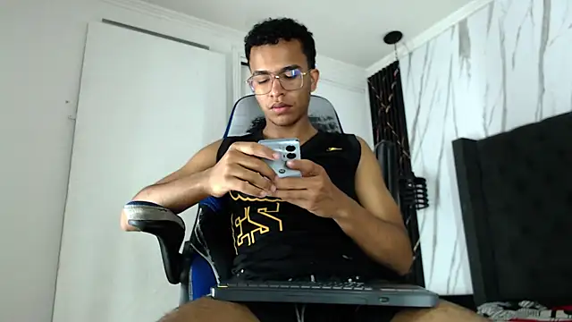 aston xvera online show from 11.15.25