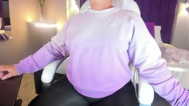 Snapshot of Miss_Francheska chatting on 02.24.26 Miss Francheska online show from 02.24.26