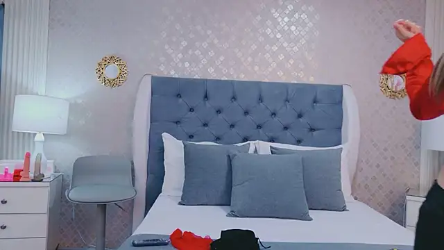 ZoeWilliis online show from 06.02.26