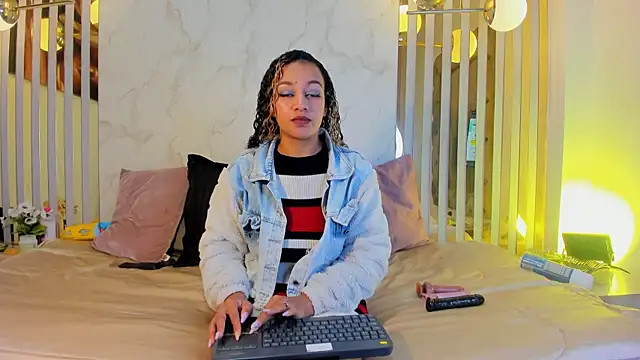 Melaniegh  online show from 09.09.25