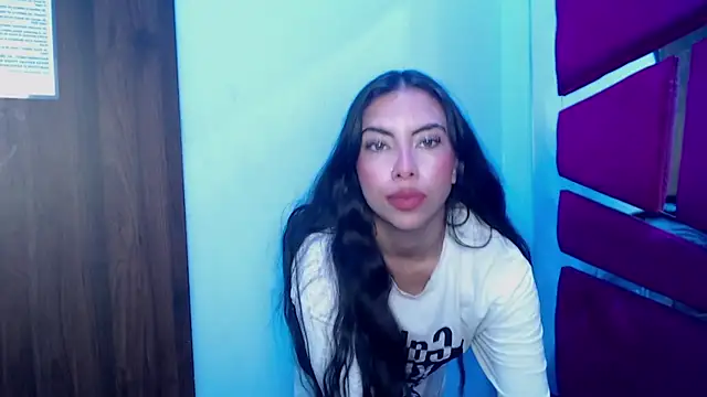 Alana Hott  online show from 09.20.25